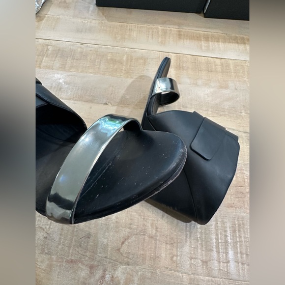 Vince KARMA - 2 black leather pewter silver wedge heel sandal mules - Picture 7 of 14